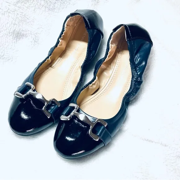 🥿 NWB Adrienne Vittadini Cadeeno Patent Faux Leather Ballet Flats – Size 7.5 💙