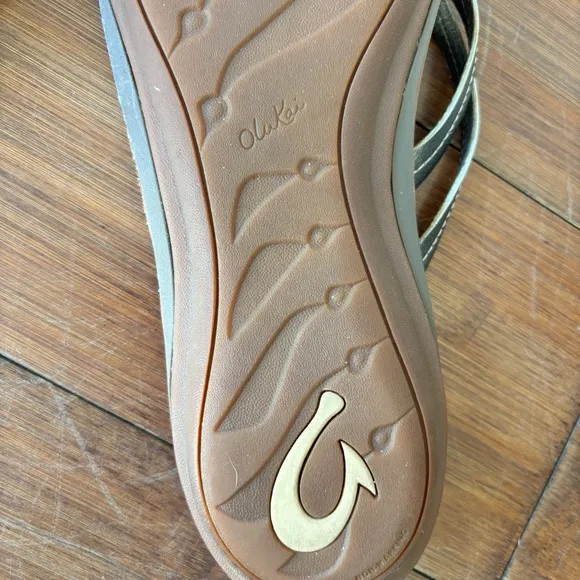 🩶 OluKai U'I Casual Leather Thong Sandals in Pewter - size 10