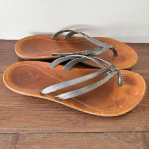 🩶 OluKai U'I Casual Leather Thong Sandals in Pewter - size 10