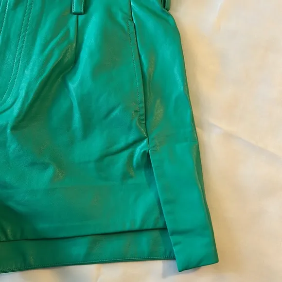 7 For All Mankind 26 Shorts Faux Leather Tailored Shorts in Atlantis NWT