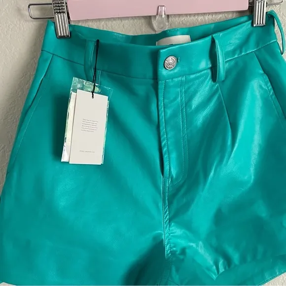 7 for all mankind FAUX LEATHER TAILORED SHORT IN ATLANTIS