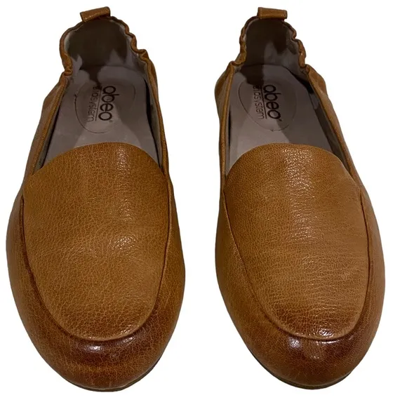 Abeo Jean II Slip-On Leather Loafers Size 7 1/2 Neutral