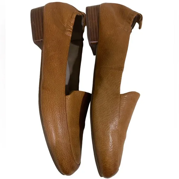 Abeo Jean II Slip-On Leather Loafers Size 7 1/2 Neutral
