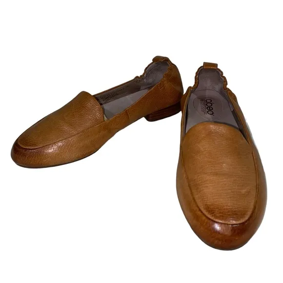 Abeo Jean II Slip-On Leather Loafers Size 7 1/2 Neutral