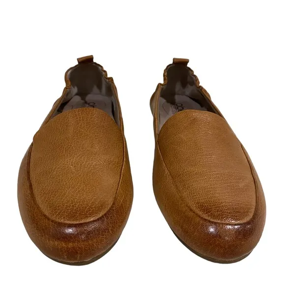 Abeo Jean II Slip-On Leather Loafers Size 7 1/2 Neutral