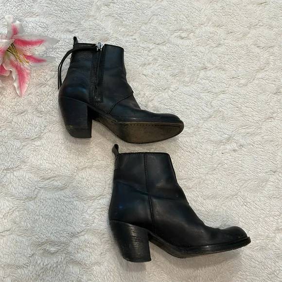 Acne Studios - Vintage Pistol Black Leather Heeled Boots