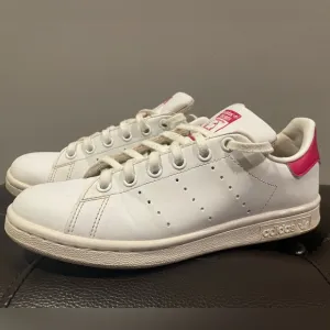 Adidas Stan Smith White and Bold Pink Sneakers Kids 5, Women’s 7