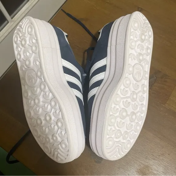 Adidas Women's Gazelle Bold Navy and White Sneakers kids youth 5 NWT NEW 38