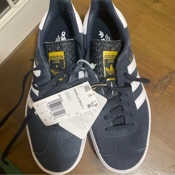 Adidas Women's Gazelle Bold Navy and White Sneakers kids youth 5 NWT NEW 38