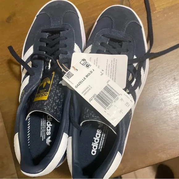 Adidas Women's Gazelle Bold Navy and White Sneakers kids youth 5 NWT NEW 38