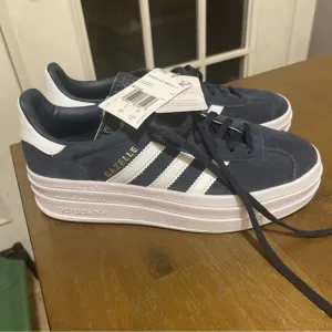 Adidas Women's Gazelle Bold Navy and White Sneakers kids youth 5 NWT NEW 38