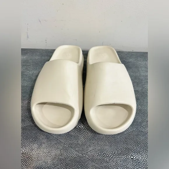 Adidas yeezy Beige Slide Sandals