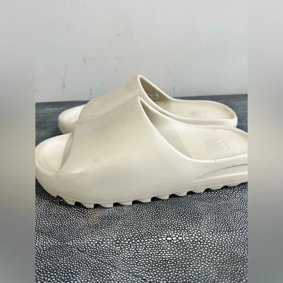 Adidas yeezy Beige Slide Sandals