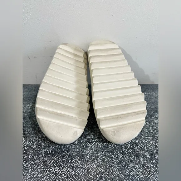 Adidas yeezy Beige Slide Sandals