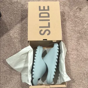 Adidas YZY slide SALT