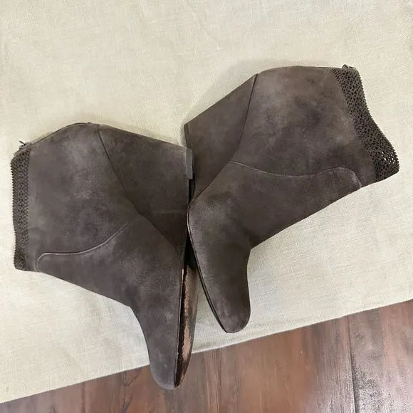 AERIN Shorebold Wedge Ankle Boots Booties in Brown Suede Zip Up