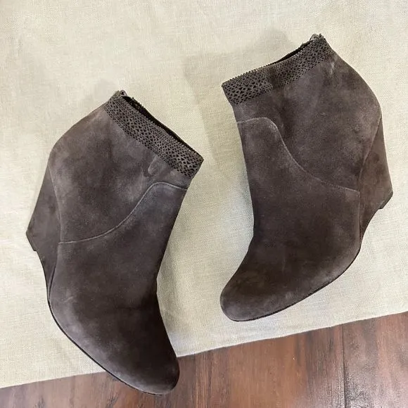AERIN Shorebold Wedge Ankle Boots Booties in Brown Suede Zip Up