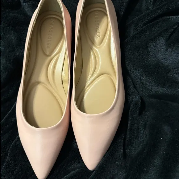 AEROSOLES Pink Flats with Sleek Pointed Toe