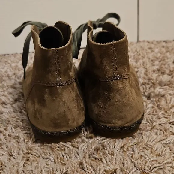 Aetrex Addison Suede Ankle Boots with Green Laces 9-9.5