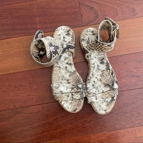 AGL Attilio Giusti Leombruni Snake Print Sandals