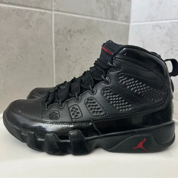 Air Jordan 9 Retro Sneaker Size 9