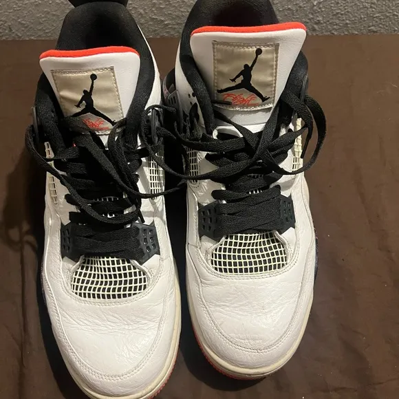Air Jordan Black and Red Sneakers Retro 4 Pale Citron Air Jordan Nike
