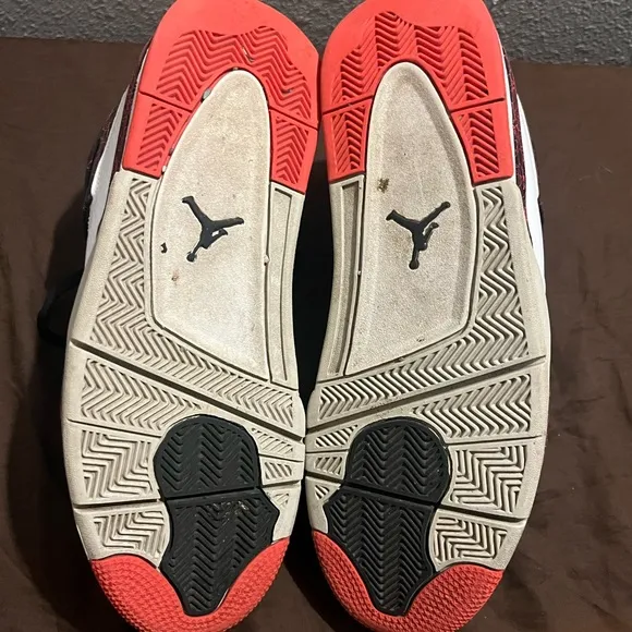 Air Jordan Black and Red Sneakers Retro 4 Pale Citron Air Jordan Nike
