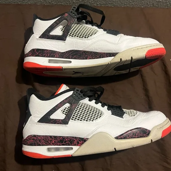 Air Jordan Black and Red Sneakers Retro 4 Pale Citron Air Jordan Nike