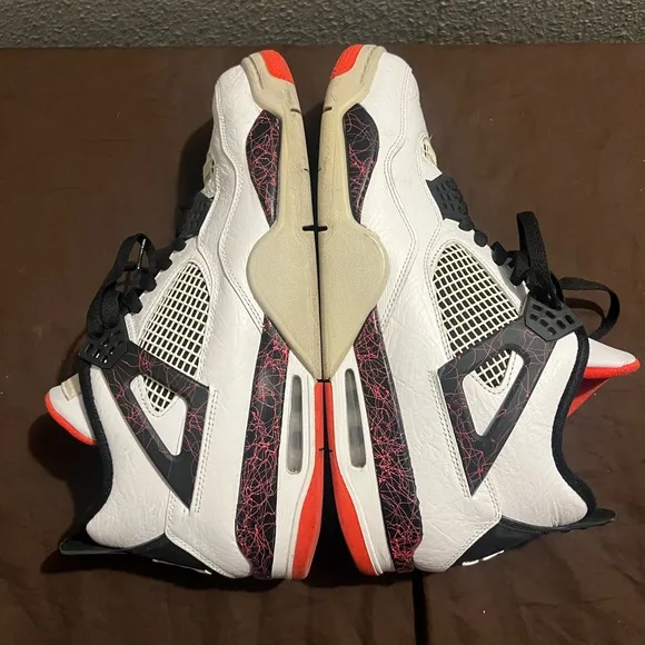 Air Jordan Black and Red Sneakers Retro 4 Pale Citron Air Jordan Nike