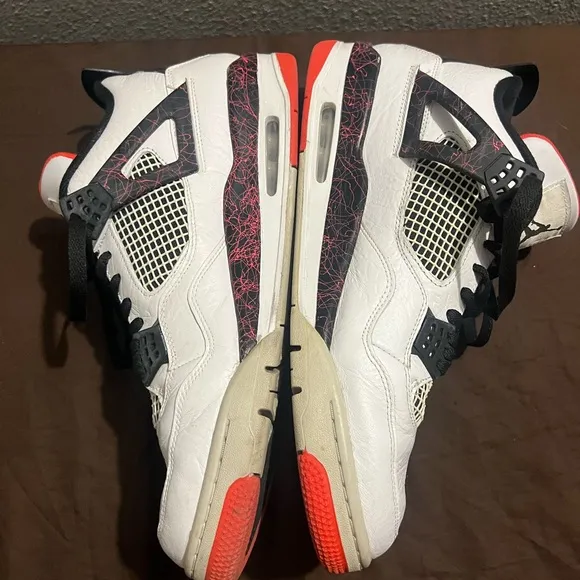 Air Jordan Black and Red Sneakers Retro 4 Pale Citron Air Jordan Nike
