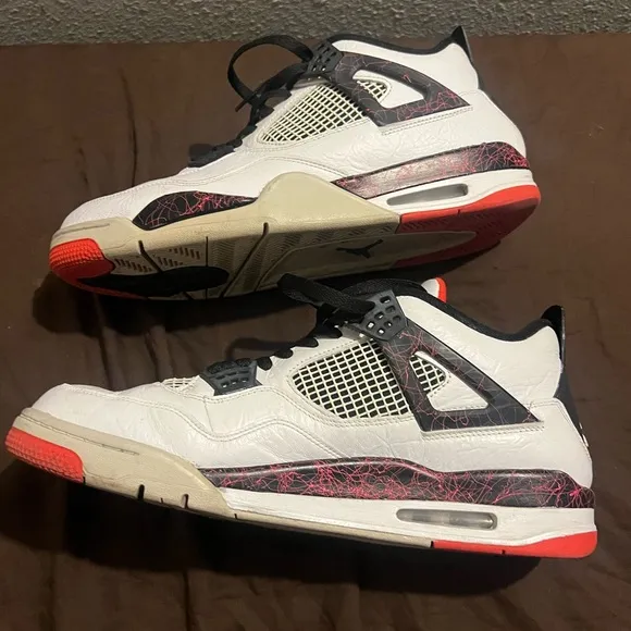 Air Jordan Black and Red Sneakers Retro 4 Pale Citron Air Jordan Nike