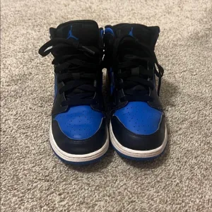 Air Jordan High-Top Sneakers - Black and Blue size 38DD run 5.5 Y