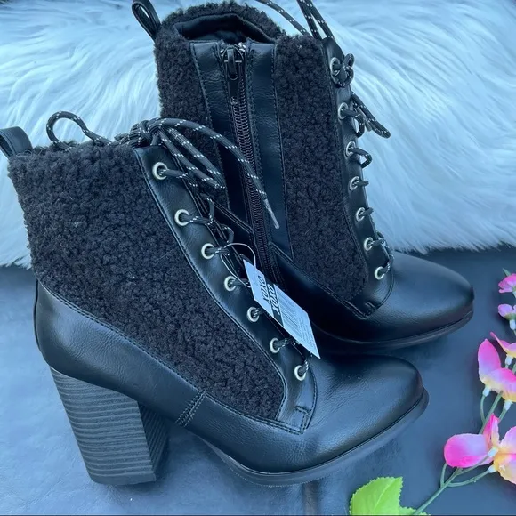 ankles boots black xoxo size 7 new.