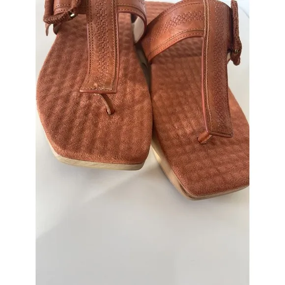 Anthropologie Kelsi Dagger Brooklyn Swag Thong Suede Brown Orange Sandals Sz 7