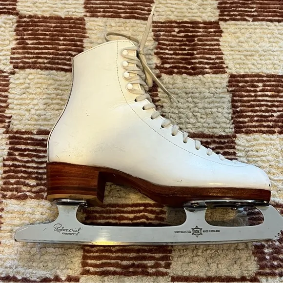 AS IS FLAWS Riedell Figure Skates 355 AA Lace Up Ice Skates Leather Wood White