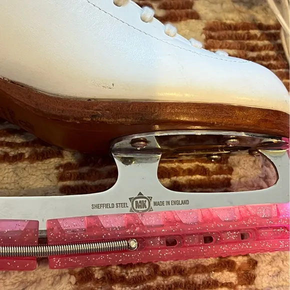 AS IS FLAWS Riedell Figure Skates 355 AA Lace Up Ice Skates Leather Wood White