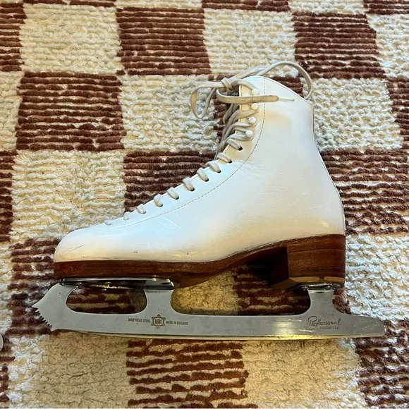 AS IS FLAWS Riedell Figure Skates 355 AA Lace Up Ice Skates Leather Wood White