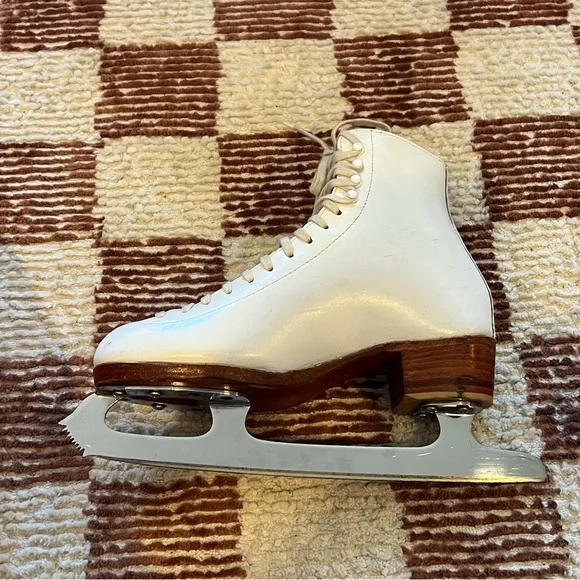 AS IS FLAWS Riedell Figure Skates 355 AA Lace Up Ice Skates Leather Wood White