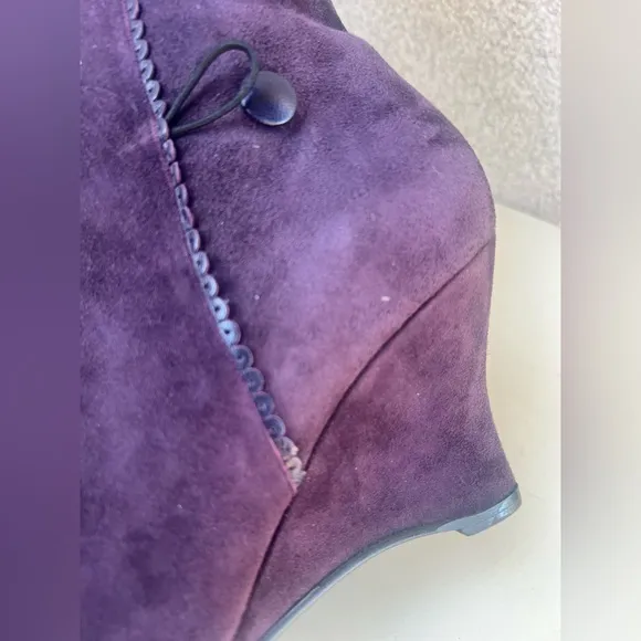 Avante-garde purple wedge heel boots suede pointed toe Sz 40 9 by Adam Milano.