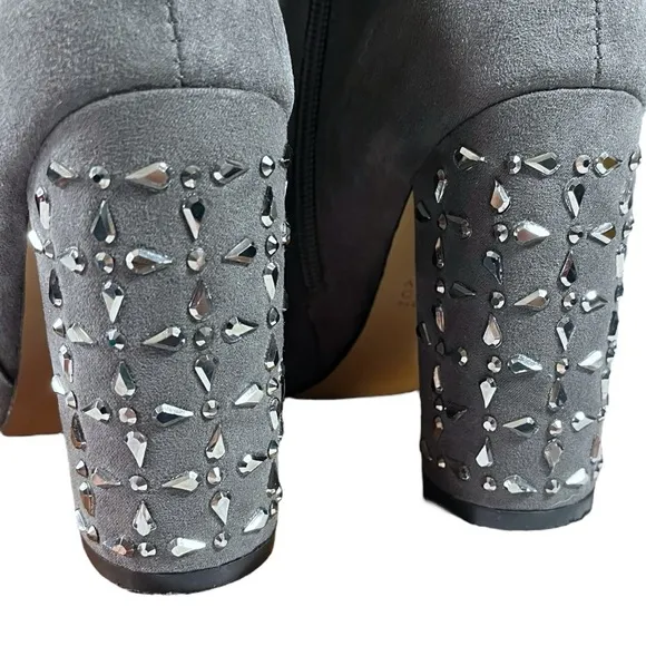 Badgley Mischka Grey Seude Embellished Heeled Ankle Boots sz 7