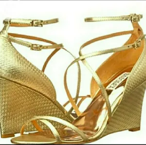 Badgley Mischka Soft Gold Embossed Pattern Leather Wedges Size 8