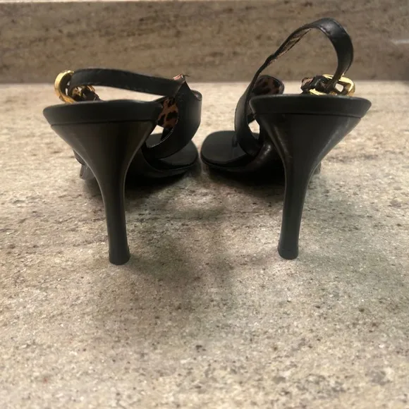 Beautiful Black St. John Leather T-Strap Thong Sandals