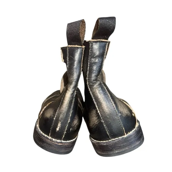Bed Stu distressed Bovine leather cobbler style Men’s boots size 10 in black/tan