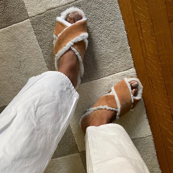 BEEK tan caramel suede shearling-lined crossover Lovebird sandals size 6 NWT