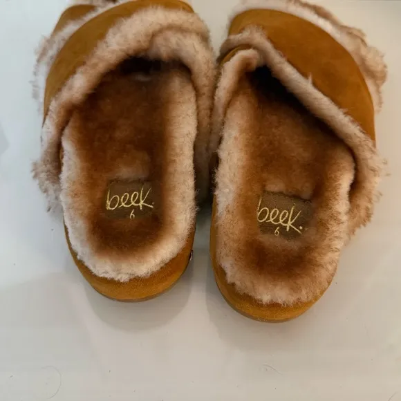 BEEK tan caramel suede shearling-lined crossover Lovebird sandals size 6 NWT