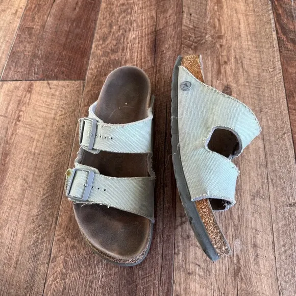 Birkenstock Arizona green canvas 2 strap slide sandals size 40/ women’s 9 narrow