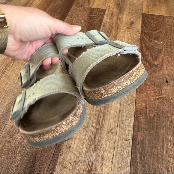 Birkenstock Arizona green canvas 2 strap slide sandals size 40/ women’s 9 narrow