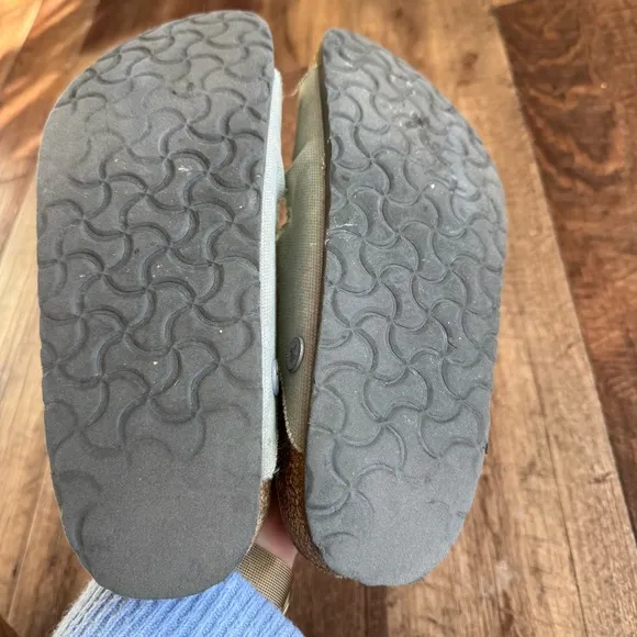 Birkenstock Arizona green canvas 2 strap slide sandals size 40/ women’s 9 narrow