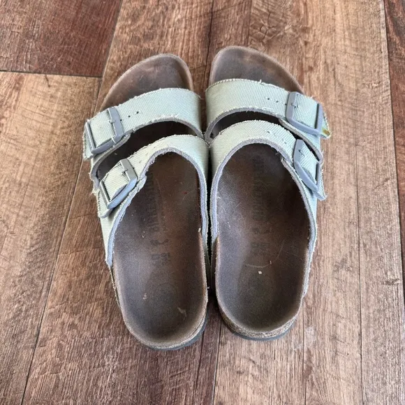Birkenstock Arizona green canvas 2 strap slide sandals size 40/ women’s 9 narrow
