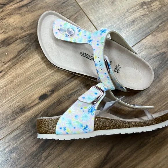 BIRKENSTOCK | Gizeh t-strap sandals pink floral sz 33 (girls 2-2.5; wms 4-4.5)